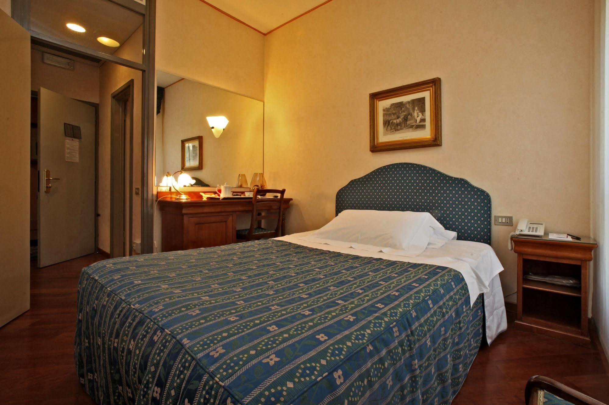 萨瓦罗拉温泉酒店 萨索洛 外观 照片